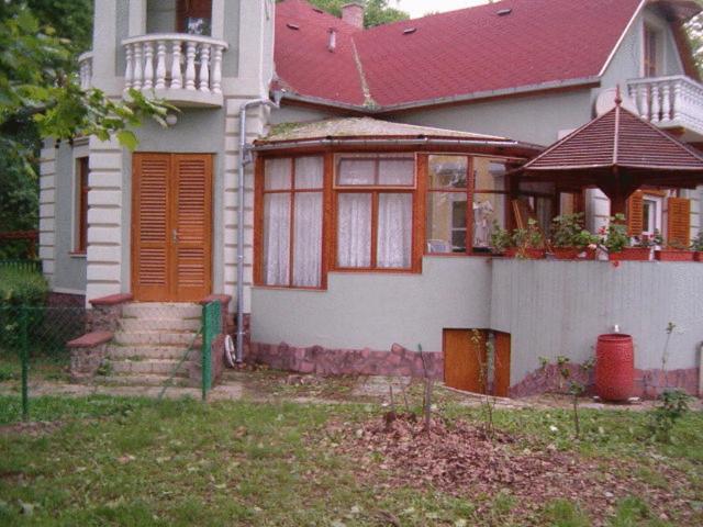 Szemesi Villa Balatonszarszo Rum bild